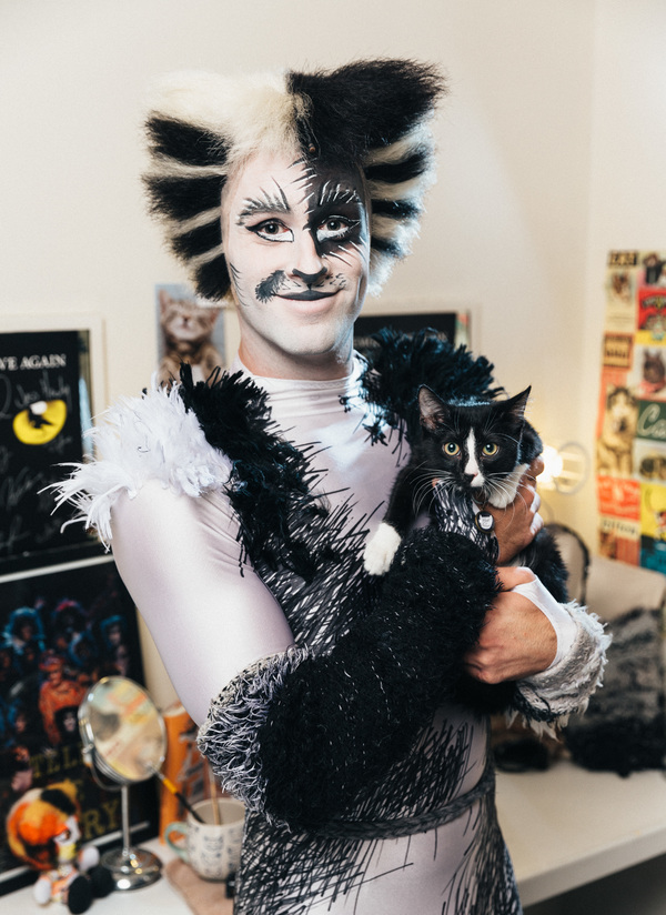 Photo Flash: Mamie Parris and the Cast of CATS Pose with Adorable, Adoptable Felines Image