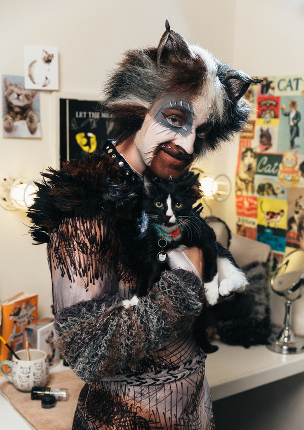 Photo Flash: Mamie Parris and the Cast of CATS Pose with Adorable, Adoptable Felines Image