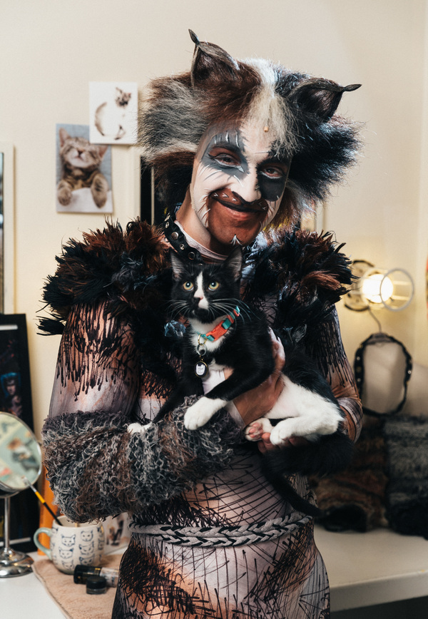 Photo Flash: Mamie Parris and the Cast of CATS Pose with Adorable, Adoptable Felines Image
