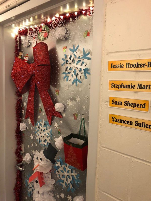 Photo Flash: BEAUTIFUL Holds a Holly Jolly Dressing Room Decorating Contest Image