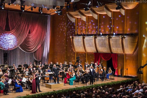 Bramwell Tovey conductst New York York Philharmonic in New Year's Eve:  Bernstein on  Photo