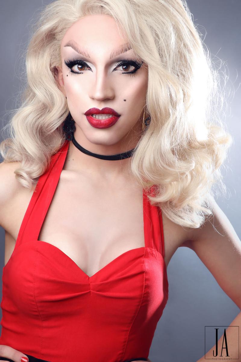 Feature: KLASSICAL KWEENS: Gilda Wabbit Image