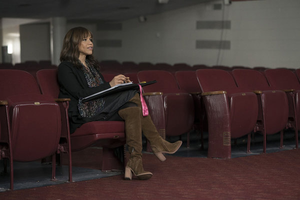 RISE -- "Pilot" Episode 101 -- Pictured: Rosie Perez as Tracey Wolfe -- (Photo by: Pe Photo