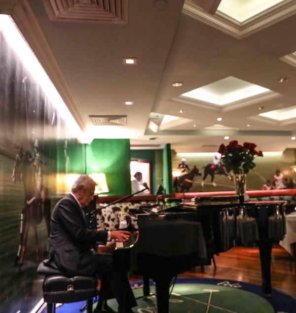 Photo Coverage: Robert Davi Makes His Royal Room Debut at The Colony Hotel 