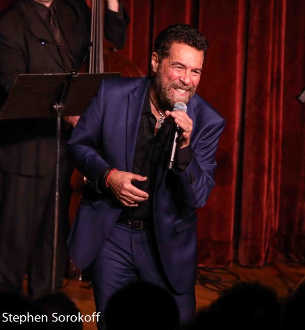 Photo Coverage: Clint Holmes Warms Up The RRazz Room On Route To The Grammy Awards Image