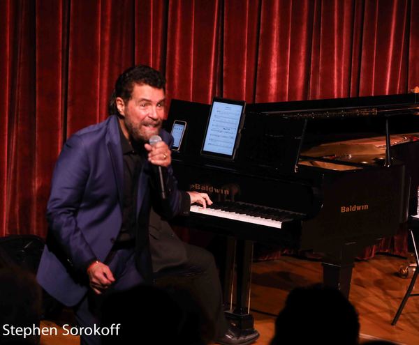Photo Coverage: Clint Holmes Warms Up The RRazz Room On Route To The Grammy Awards Image