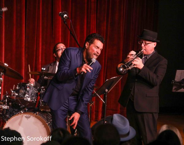 Photo Coverage: Clint Holmes Warms Up The RRazz Room On Route To The Grammy Awards Image