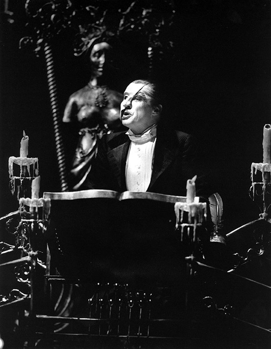 Exclusive: Catching up with the Original Phantom, Michael Crawford as THE PHANTOM OF THE OPERA Turns 30 on Broadway Image