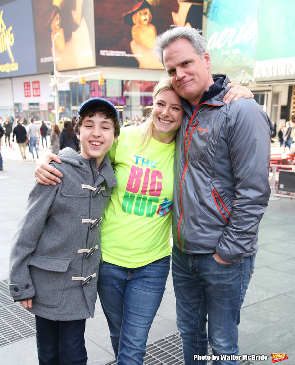 Photo Coverage: Broadway Unites in Times Square for Big Hug Day Image