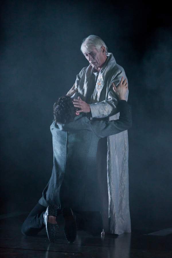 Photos: Get A First Look at Michael Urie in Shakespeare Theatre Company's HAMLET Image