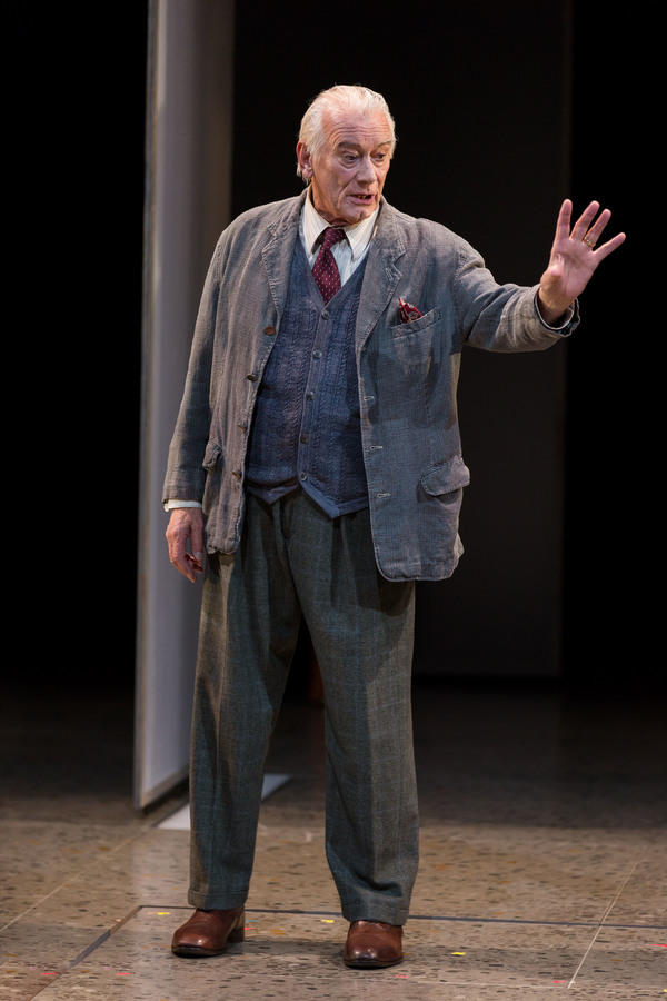 Photos: Get A First Look at Michael Urie in Shakespeare Theatre Company's HAMLET Image