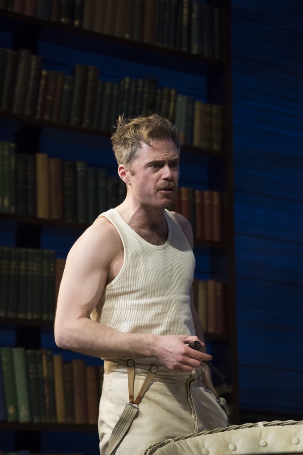 Photo Flash: First Look at Jeremy Irons and Lesley Manville in LONG DAY'S JOURNEY INTO NIGHT Image