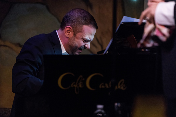 Photo Flash: Isaac Mizrahi Takes Over Cafe Carlyle Image