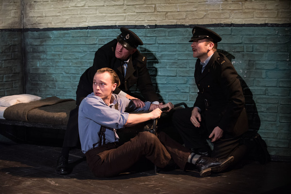 Photo Flash: First Look at Atlantic Theater Co's HANGMEN 