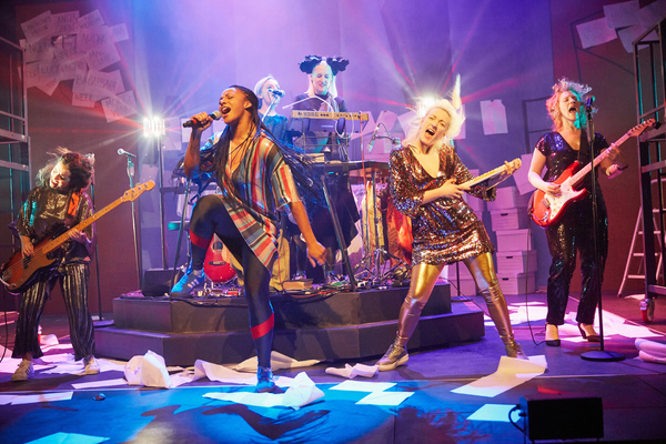 Photo Flash: Complicité Stages A PACIFIST'S GUIDE TO THE WAR ON CANCER Image