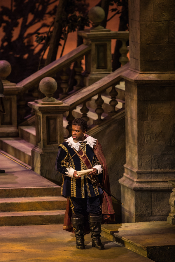 Photo Flash: I PURITANI Opens at Lyric Opera of Chicago This Week Image