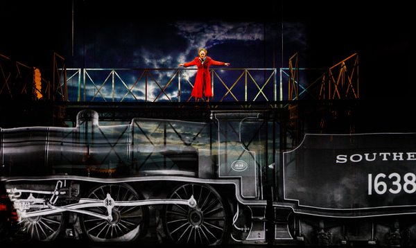 Photo Flash: First Look at Noel Coward's BRIEF ENCOUNTER at Birmingham Repertory Theatre Image