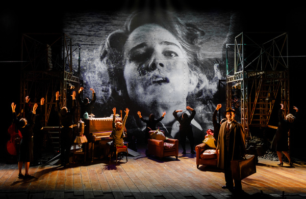 Photo Flash: First Look at Noel Coward's BRIEF ENCOUNTER at Birmingham Repertory Theatre Image