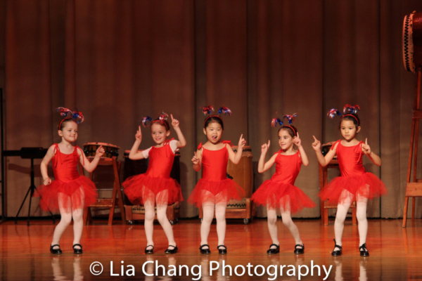 Students from UWSDance with Lainie Sakakura Photo