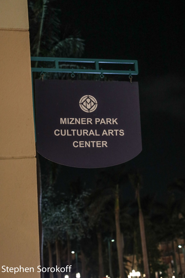 Photo Coverage: Deborah Silver Brings A Valentine's Present To The RRAZZ ROOM Image