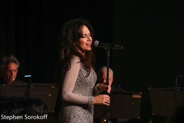 Photo Coverage: Deborah Silver Brings A Valentine's Present To The RRAZZ ROOM 