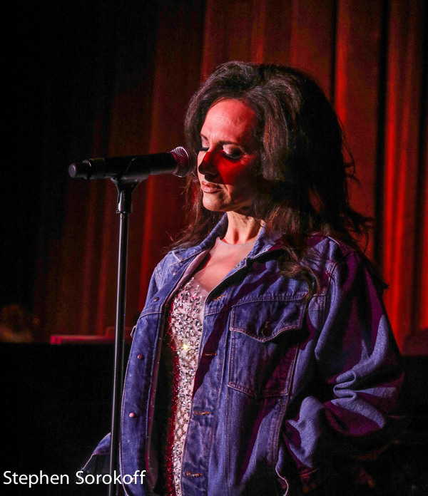 Photo Coverage: Deborah Silver Brings A Valentine's Present To The RRAZZ ROOM 