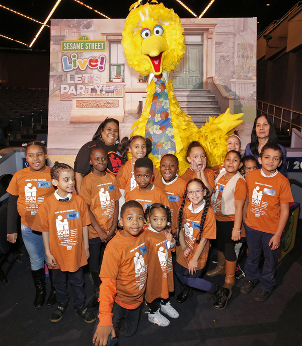 Photo Flash: Bronx's SCAN Receives 'Walmart Community Playmakers Award' at Sesame Street Live  Image