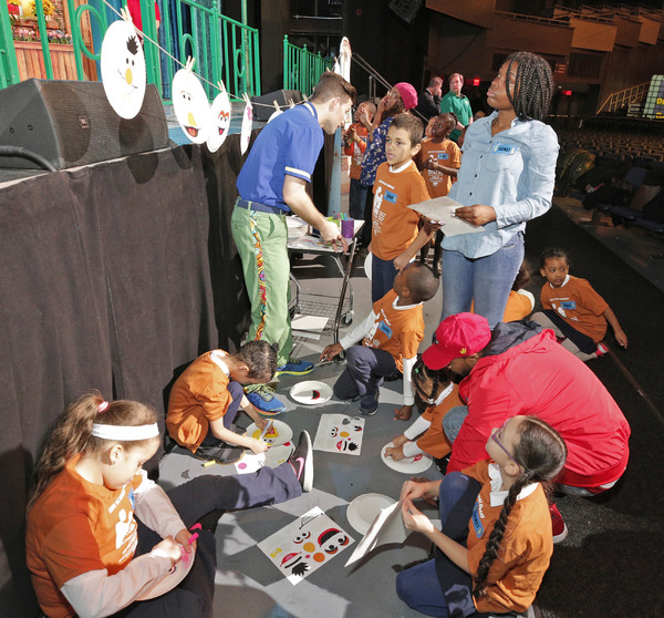 Photo Flash: Bronx's SCAN Receives 'Walmart Community Playmakers Award' at Sesame Street Live 