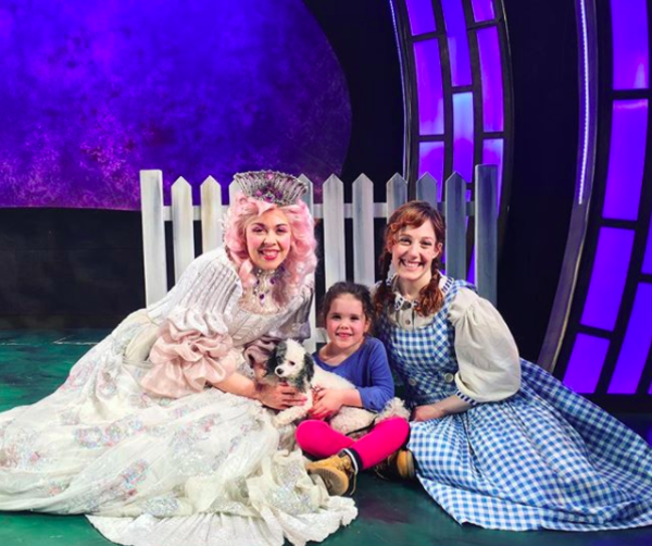 Photo Flash: Ozians Cozy Up and More Saturday Intermission Pics! Image