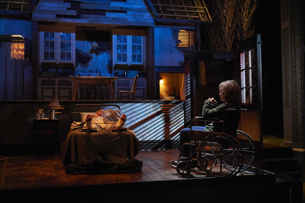 Photo Flash: First Look at Great Lakes Theater's MISERY Image
