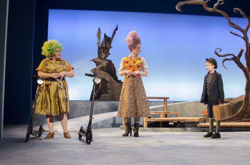 Review: JAMES AND THE GIANT PEACH is Sweet at Omaha Community Playhouse Image