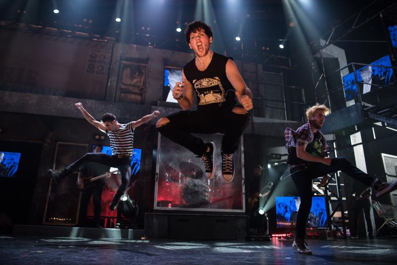 Review: AMERICAN IDIOT Takes Us Back To a Surprisingly Greener Day at Comedy Theatre 