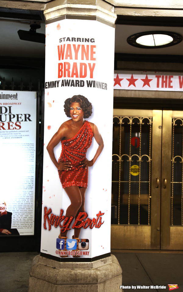 Photo Coverage: Wayne Brady Returns to Broadway's KINKY BOOTS Image