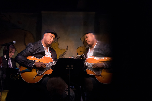Photo Flash: Bernie Williams Takes the Stage at Cafe Carlyle Image