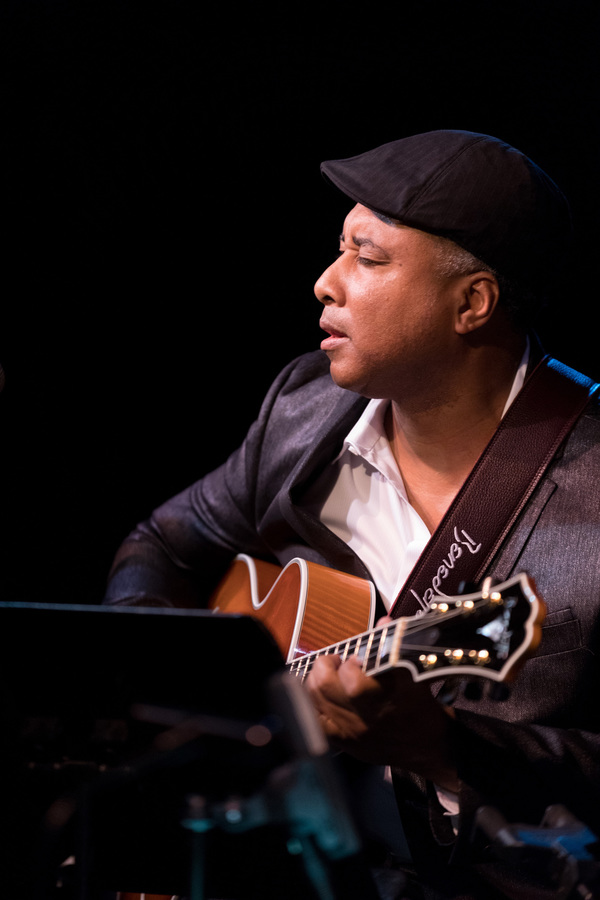 Photo Flash: Bernie Williams Takes the Stage at Cafe Carlyle Image