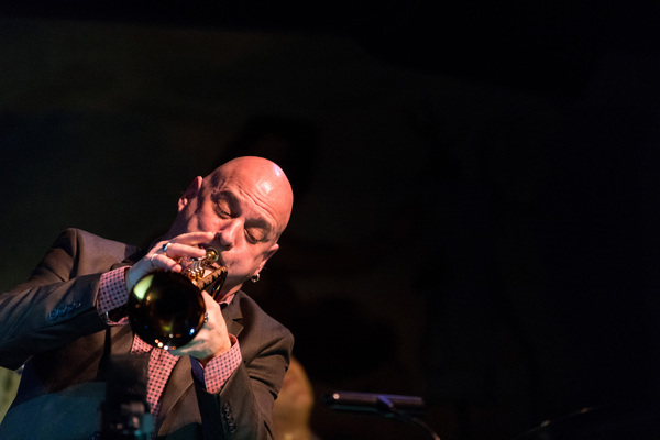 Photo Flash: Bernie Williams Takes the Stage at Cafe Carlyle  Image