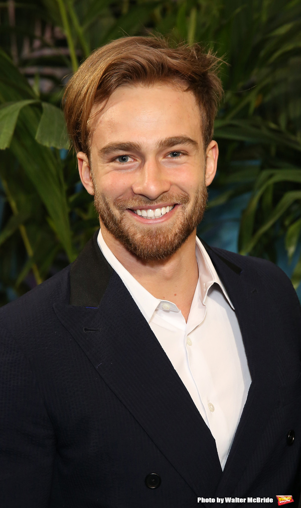 Photo Coverage: On the Blue Carpet at Opening Night of ESCAPE TO MARGARITAVILLE Image