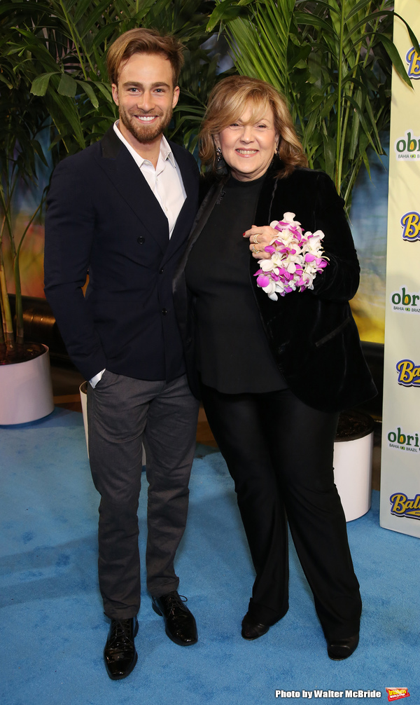 Photo Coverage: On the Blue Carpet at Opening Night of ESCAPE TO MARGARITAVILLE Image