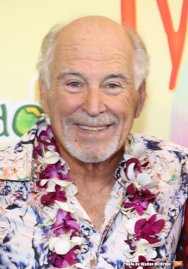 Photo Coverage: On the Blue Carpet at Opening Night of ESCAPE TO MARGARITAVILLE Image