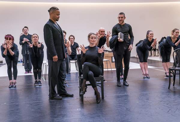 Photo Flash: In Rehearsal with Cuba Gooding, Jr., Ruthie Henshall, and the Cast of CHICAGO Image