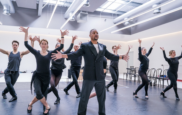 Photo Flash: In Rehearsal with Cuba Gooding, Jr., Ruthie Henshall, and the Cast of CHICAGO Image