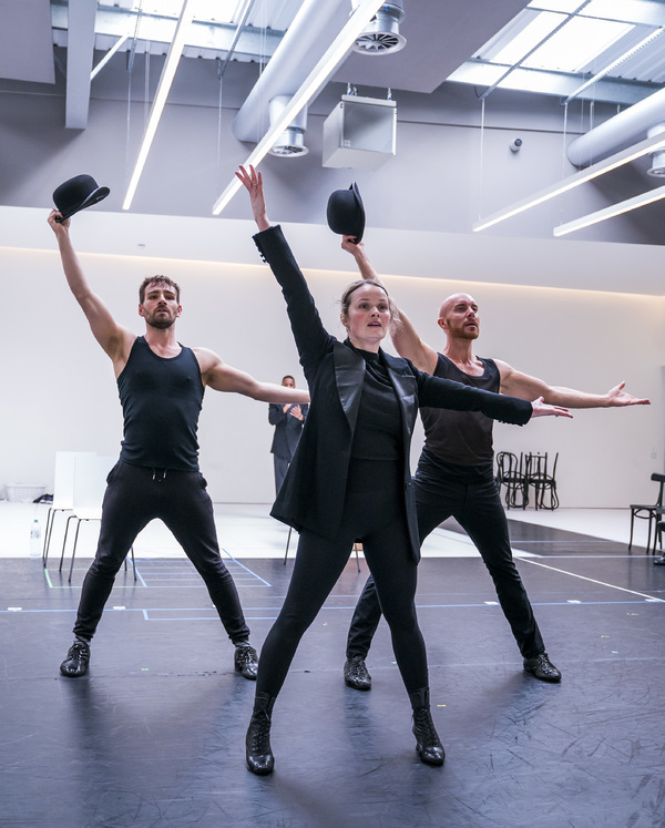 Photo Flash: In Rehearsal with Cuba Gooding, Jr., Ruthie Henshall, and the Cast of CHICAGO Image