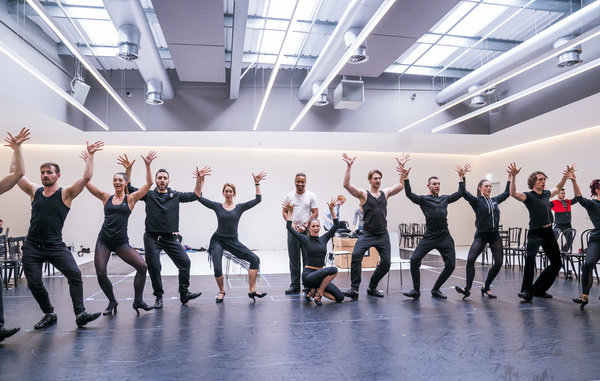 Photo Flash: In Rehearsal with Cuba Gooding, Jr., Ruthie Henshall, and the Cast of CHICAGO Image