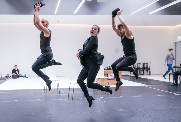 Photo Flash: In Rehearsal with Cuba Gooding, Jr., Ruthie Henshall, and the Cast of CHICAGO Image