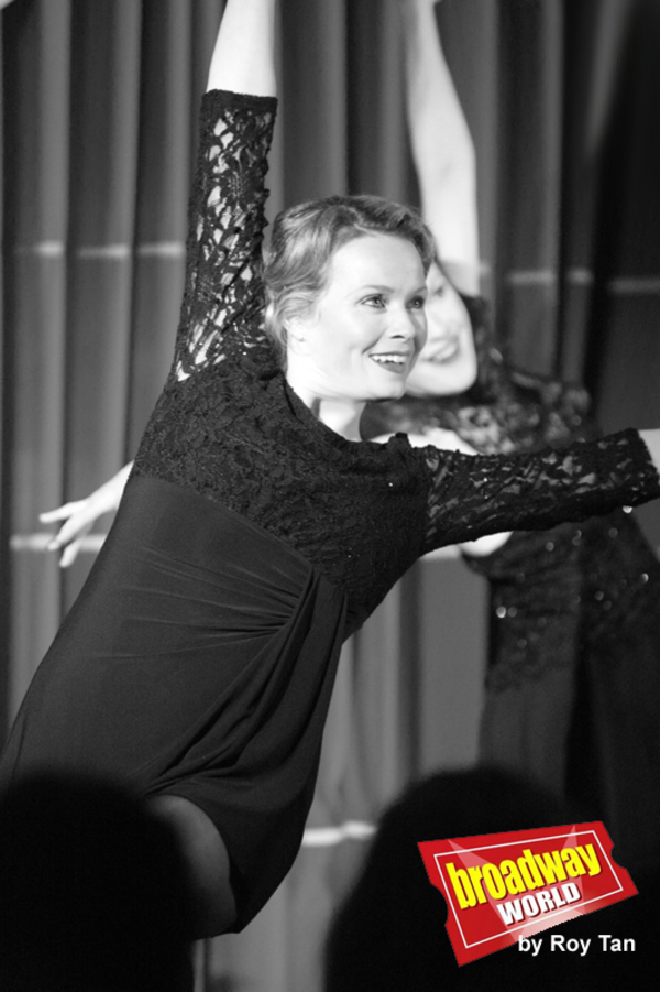 Photo Flash: The Cast of the New West End Production of CHICAGO Meet the Press Image