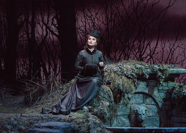 Photo Flash: First Look At Lucia di Lammermoor at The Met 