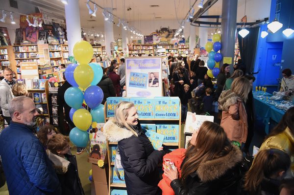 Photo Flash: Sutton Foster and More Celebrate at YOUNGER Star Peter Hermann's Book Launch Image