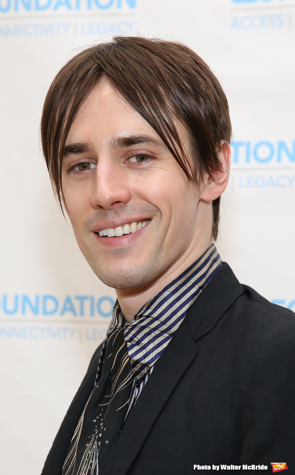 Reeve Carney  Photo