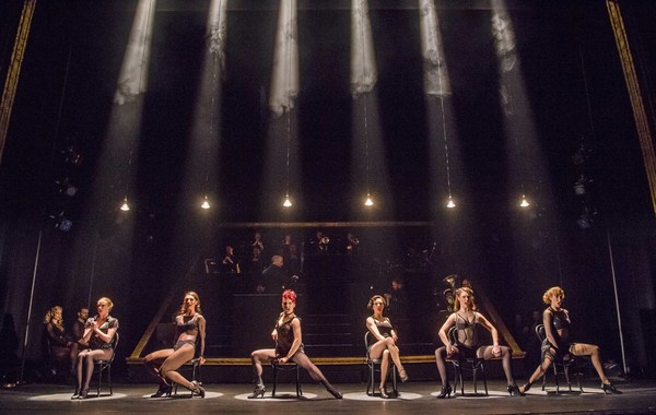 Photo Flash: First Look at Cuba Gooding, Jr. and the Cast of CHICAGO Image