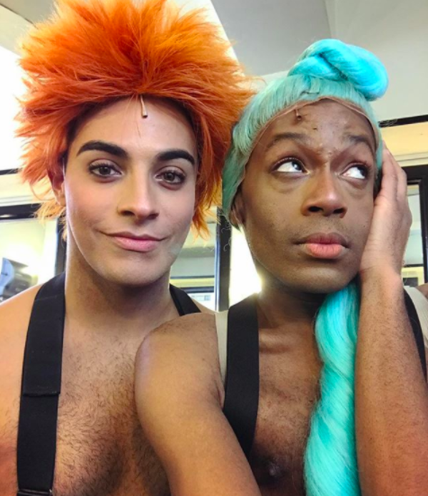 Photo Flash: HAMILTON Chicago Cast Members Enjoy Their Apple Products, and More Saturday Intermission Pics! Image